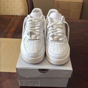* * ITEM SOLD Nike White Athletic Shoes Classic Low-Top Design * *
